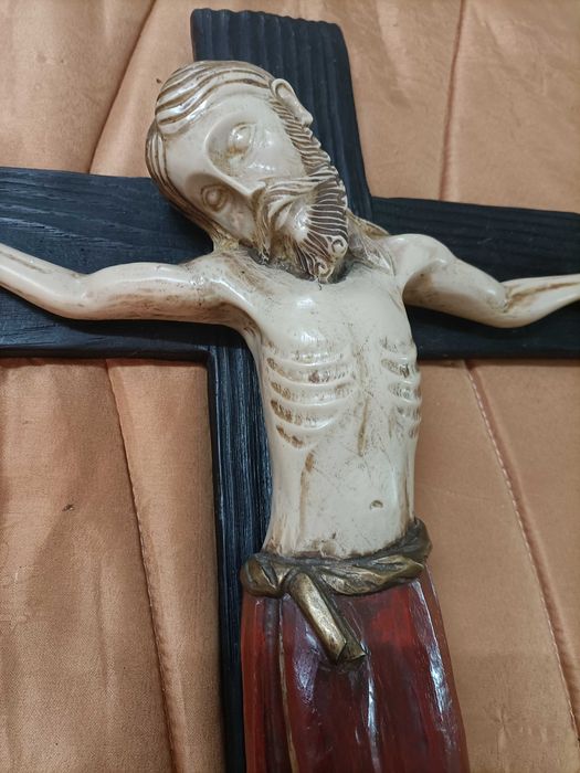 Estátua de Jesus Cristo em cruz