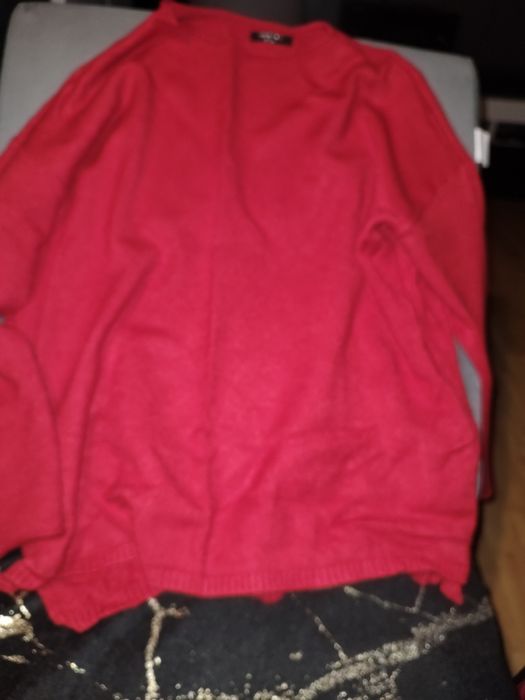 Sweter czerwony plus komin