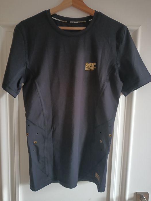 T-shirt marki Super dry sport