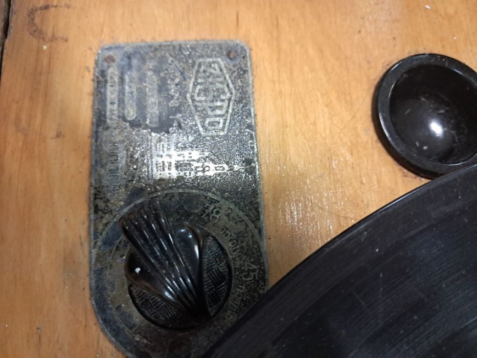 Gramofon rok produkcji ok 30-40  rok