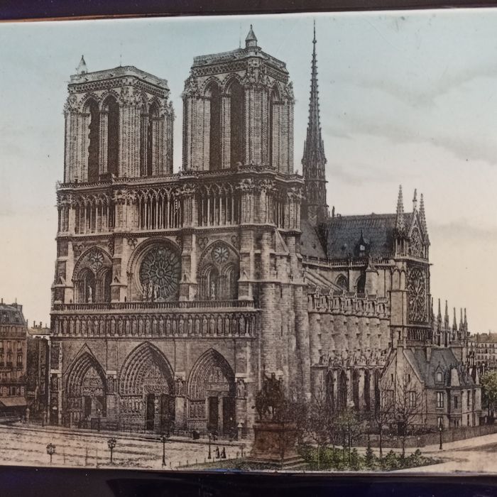Travessa em faiança francesa Sarreguemines motivo Notre Dame Paris