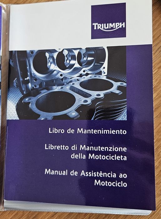 Triumph Bonneville T100 black + 2 capacetes BELL novos