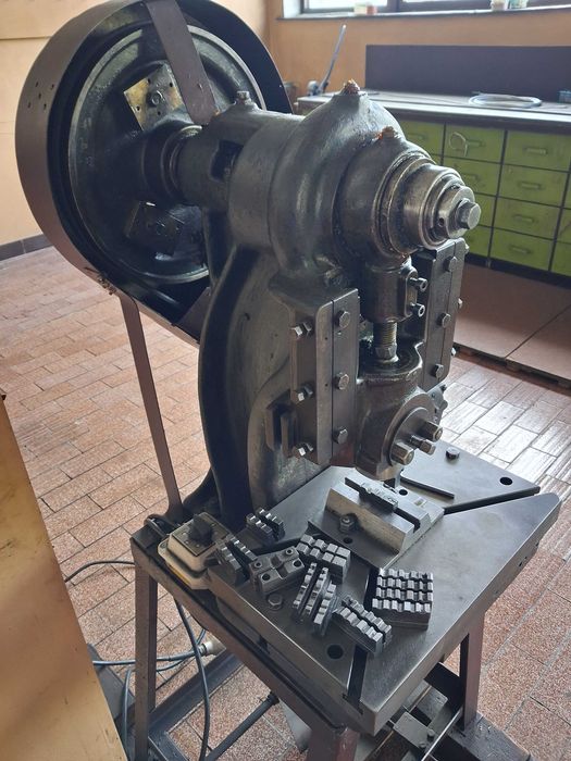 Prasa mimośrodowa