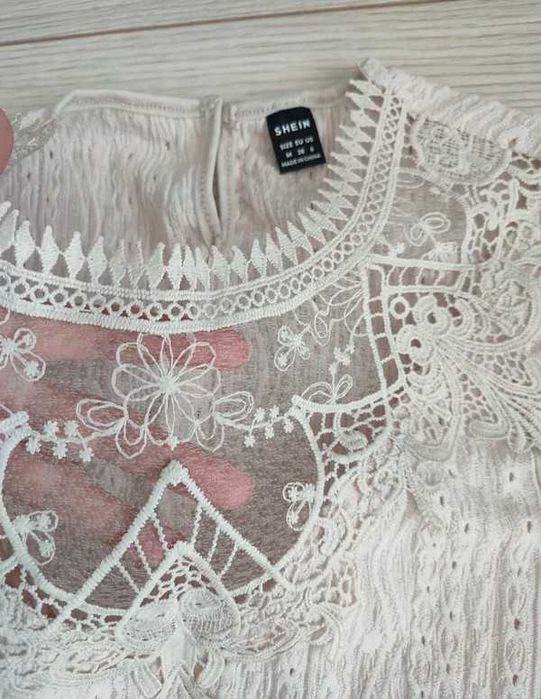 Nowa elegancka bluzka na lato z ozdobnym dekoltem rozm 38 M