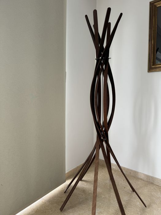 Cabide design, original, em madeira