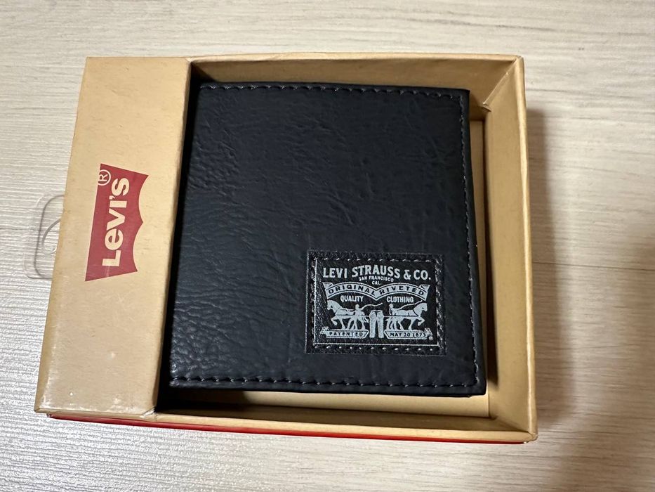 Оригінальні гаманці з США: Columbia, Lee, Levis  та інші.