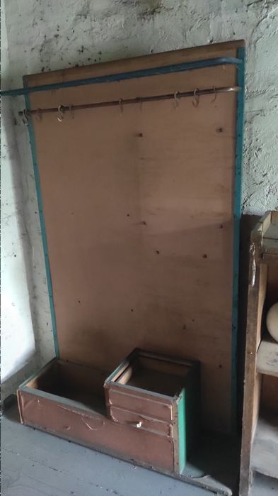 Stara garderoba do oddania.