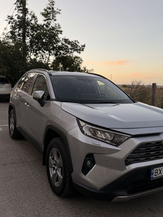 Продаю свій автомобіль куплений в автосалоні 16.11.2024р.