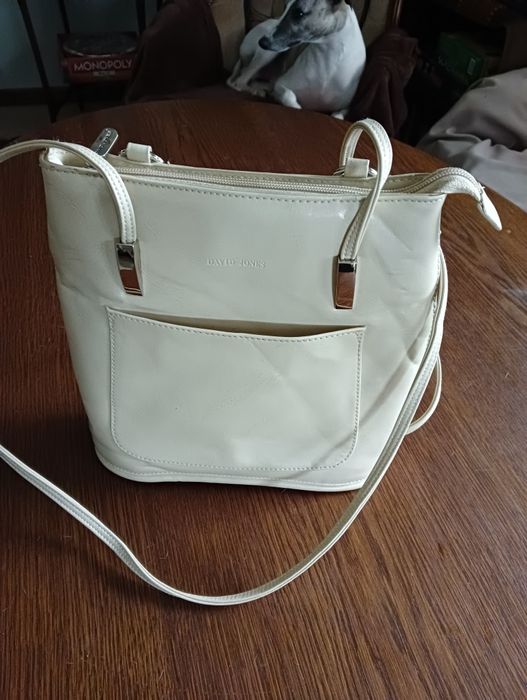 Kremowa torebka lecaczek