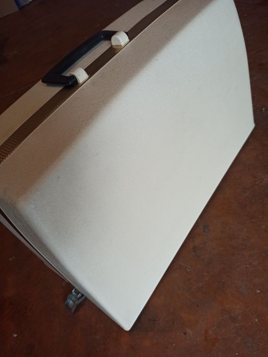 Крышка швейной машинки