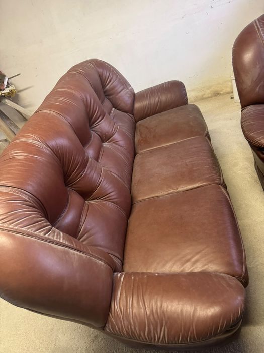 Conjunto três sofas e mesa de centro