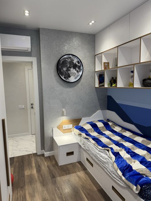 Продам 2 комнатную квартиру с дизайнерским ремонтом 70м2