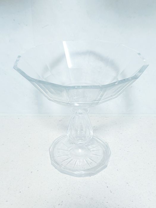 Fantástica antiga taça de pé alto em cristal Sec.XIX