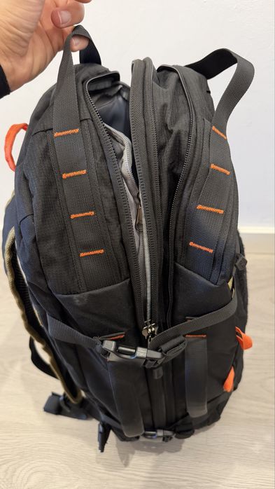 Mochila de viagem/tática 40-50L – como nova