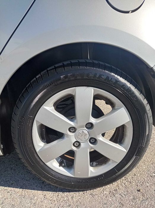 Suzuki Swift 1.3 i - 123000km - 1 dono - histórico revisões