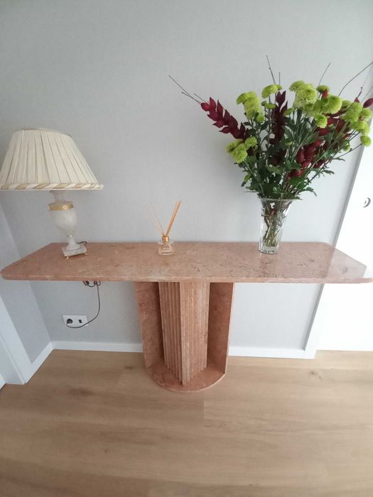 Consola em pedra rosa negrais