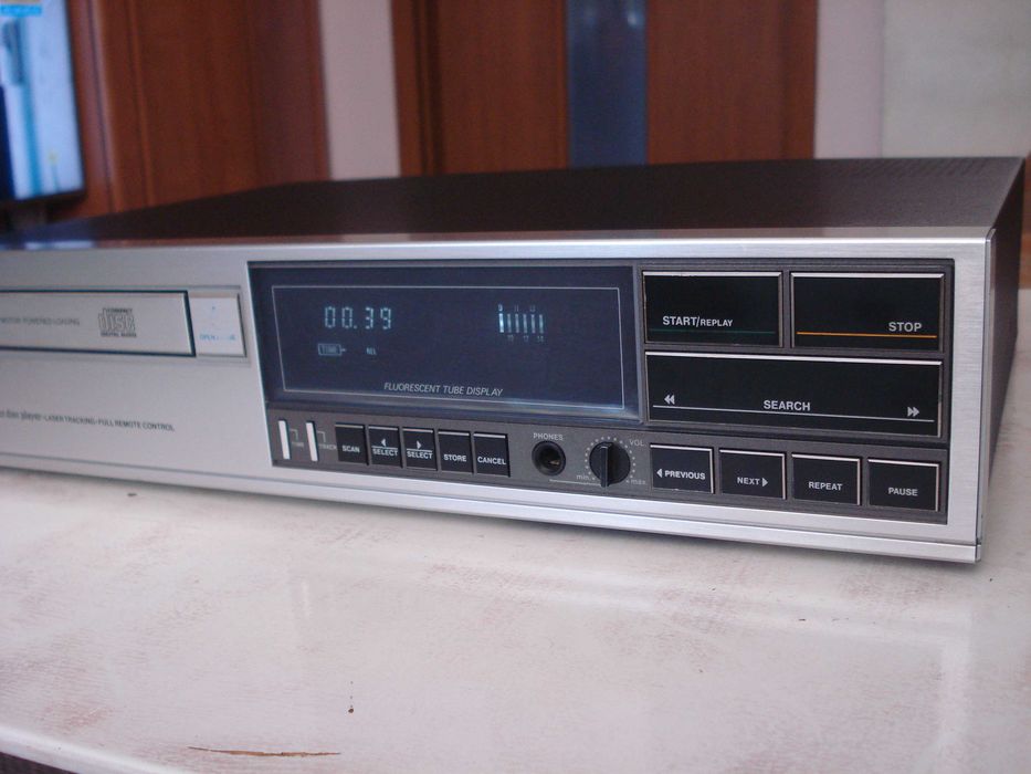 CD-програвач "Philips" CD-304, CD-104