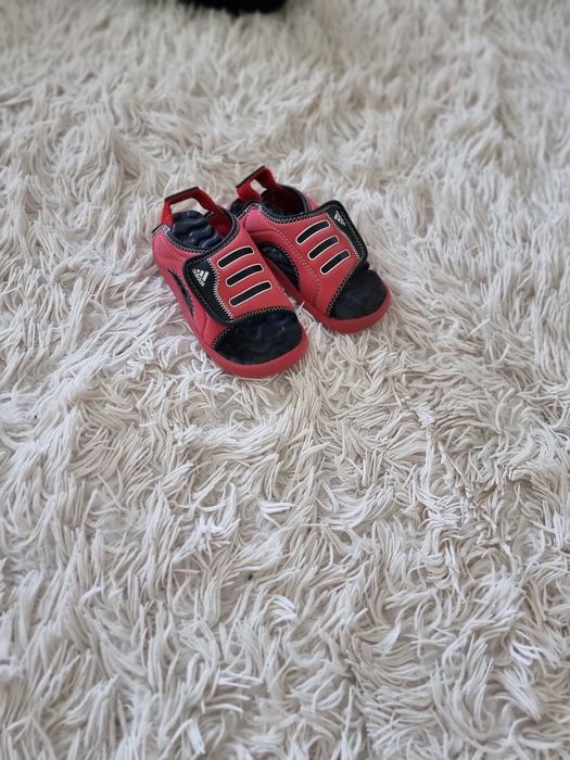 Sandałki adidas dla malucha