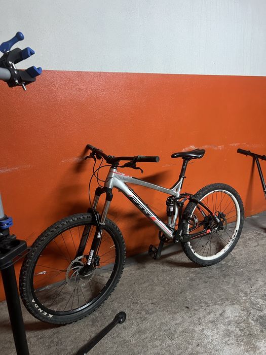 Bicicleta felt virtue six