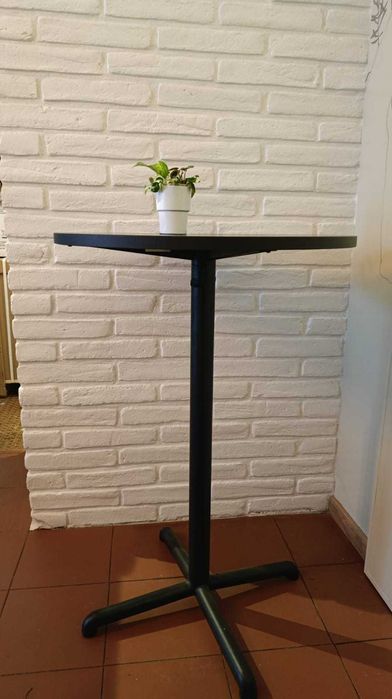 Mobiliário IKEA para Restaurante/Café - 4 Mesas Altas + 15 Bancos