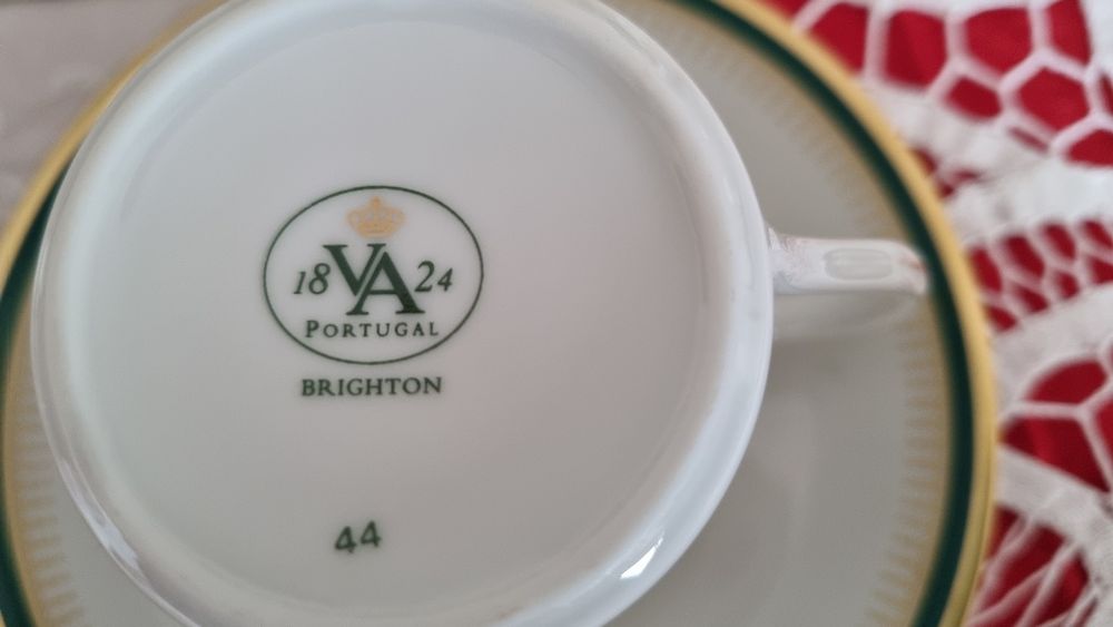 Vista Alegre- Brighton 2 chávenas de café com pires