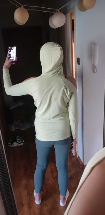 Bluza z kapturem i wyciecia na ramionach S/M