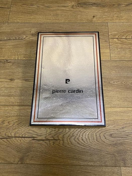 Коробка картонная серебристая Pierre Cardin