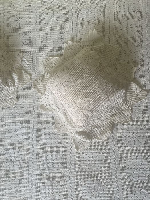 Colcha de renda feita à mão