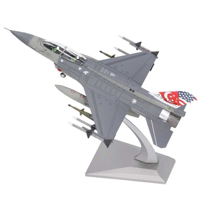 Модель літака F-4 F-14 F-15 F-16 F-18 F-22 F-35 A-10 B-52 C-17