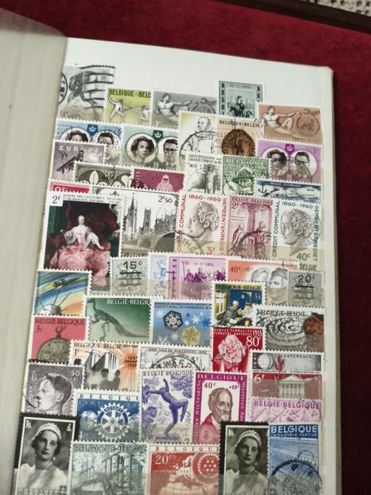 Classificador com 400 selos diferentes Bélgica