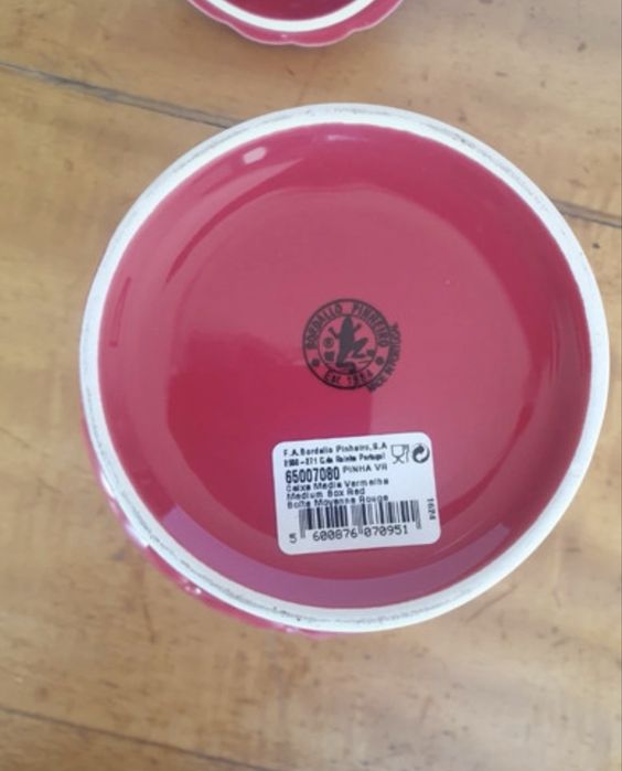 Pinha encarnada em loiça Bordallo Pinheiro