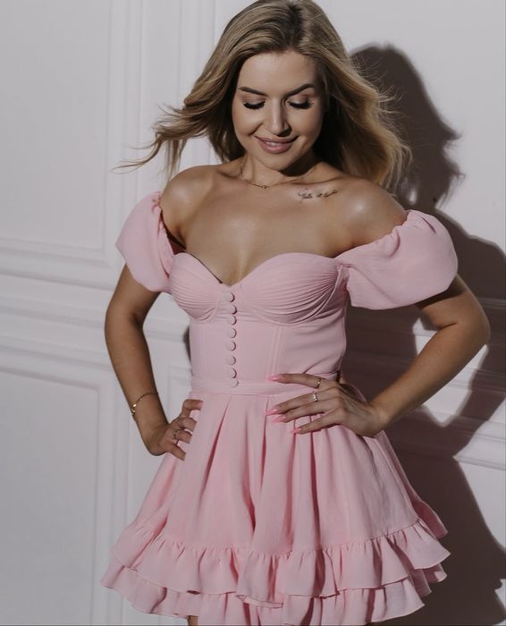 Продам шикарну рожеву сукню BARBI