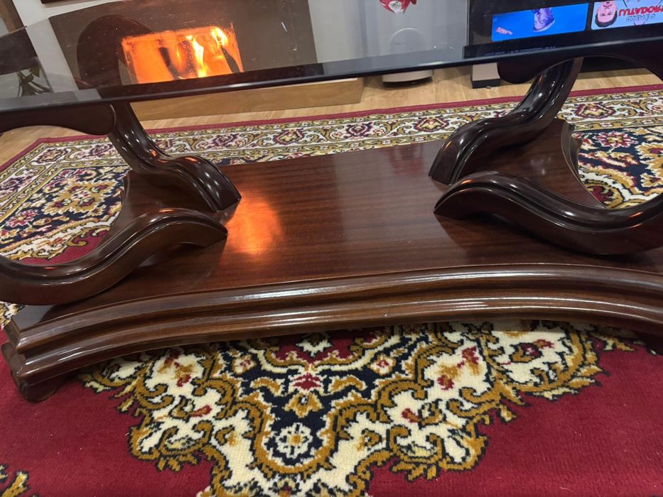 Vendo sofa-cama e uma mesa de centro