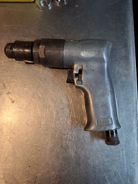 Berbequim a ar wurth avariada.  Para peças.