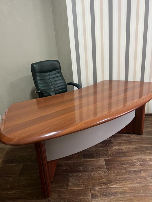 Продам офисной стол фирмы «Меркс»