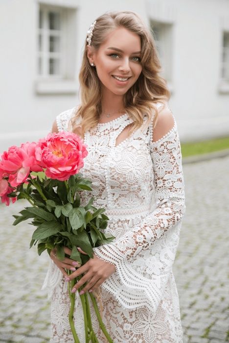 Sukienka koronkowa biała gipiura Illuminate