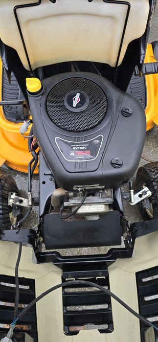 Trator Corta Relva CLUB CADET CC1019HN de 18,5HP Hidrostático