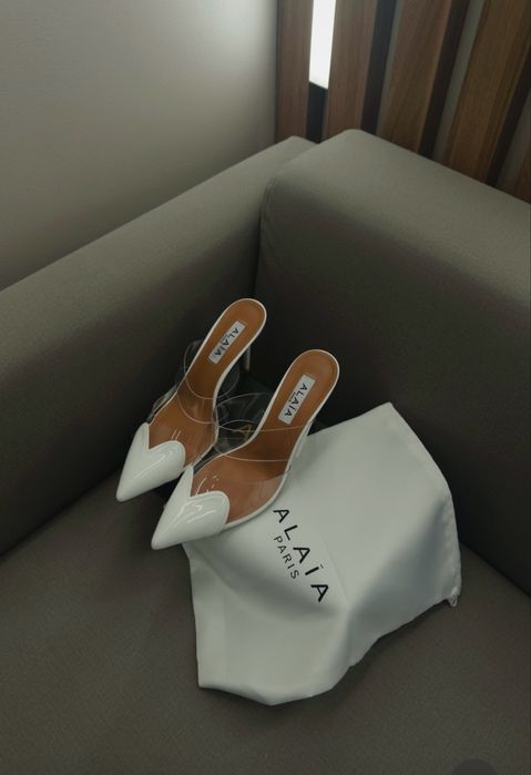 Туфлі alaia алая підбори