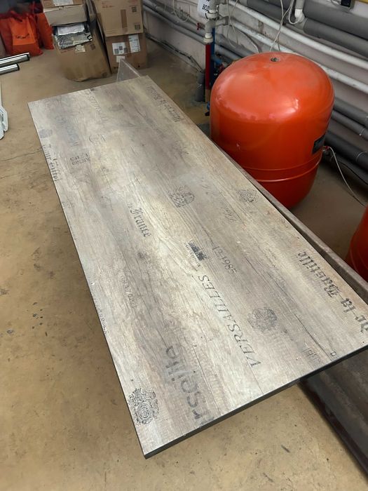 Стол журнальный, массивный, вечный.