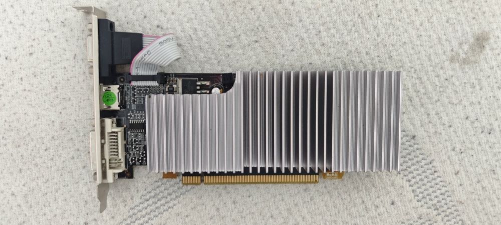 Placa Gráfica GF 8400GS 512MB