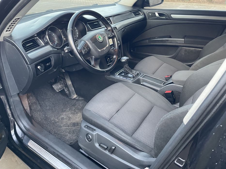 Суперб коробка автомат 2010 рік