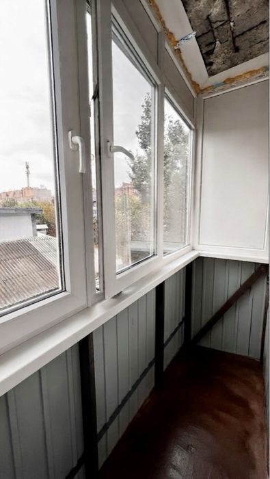 Продам 2 кімнатну квартиру по вул.Смілянській в теплому цегляному будинку