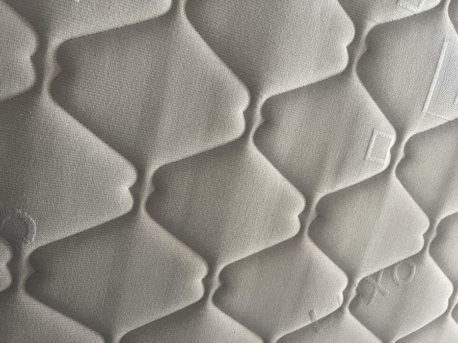 Urgente!!! Vendo colchão ortopédico + estrado em bom estado