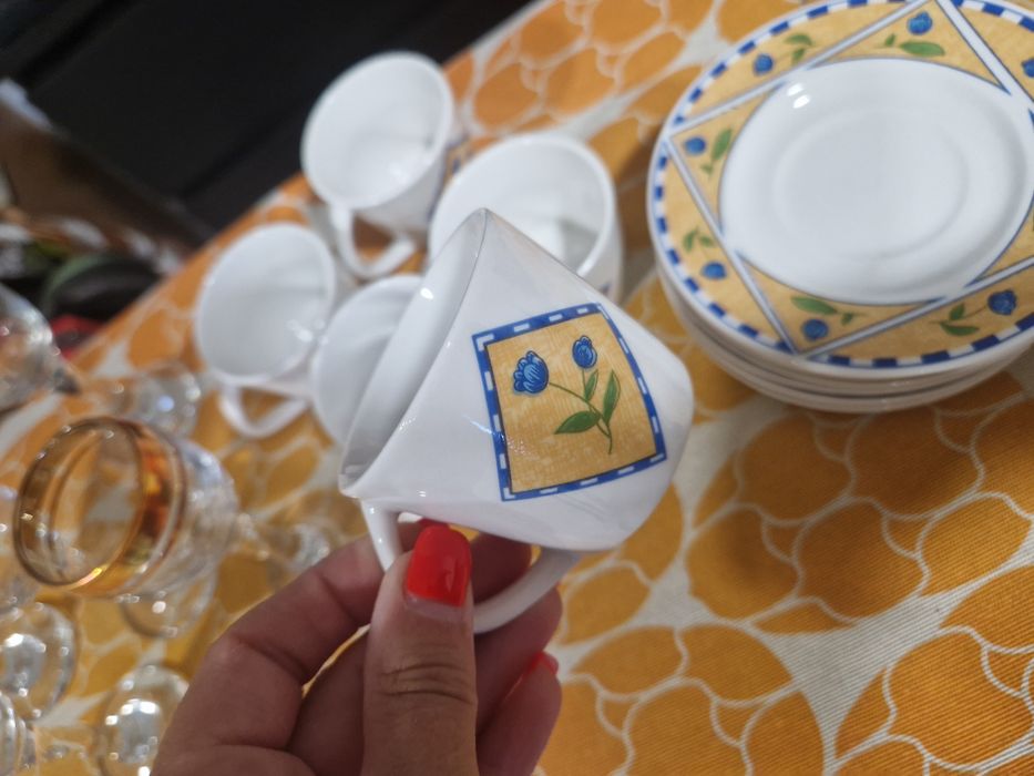 Conjunto chávenas café e cálices