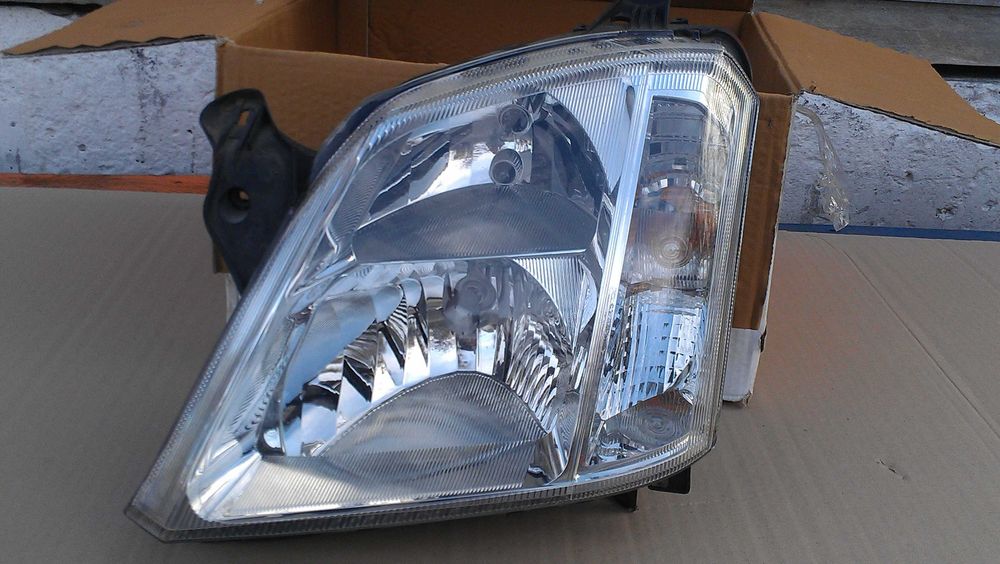 Фара передняя   Opel Meriva A