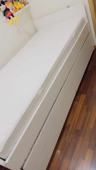 Cama de solteiro com colchão