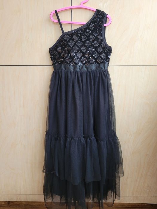 Нарядне плаття shein на 8 років
Пог 35. Довжина 112. Стан відмінний