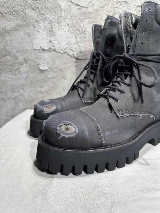 Strike boots 424