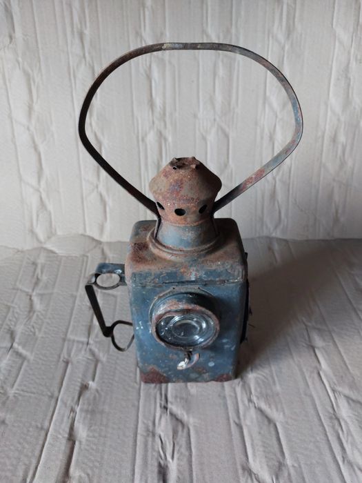 Продам старинный железнодорожный фонарь.