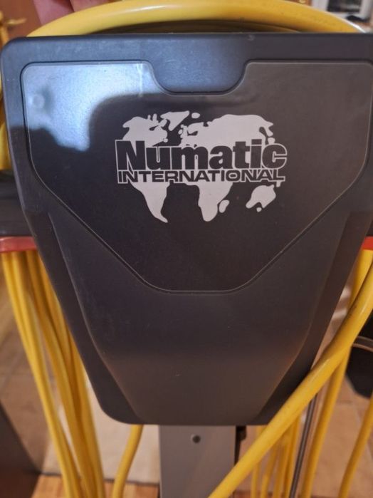 Szorowarka jednotarczowa Numatic HFM 1515 G